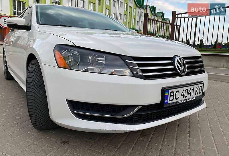 Седан Volkswagen Passat 2013 в Ивано-Франковске