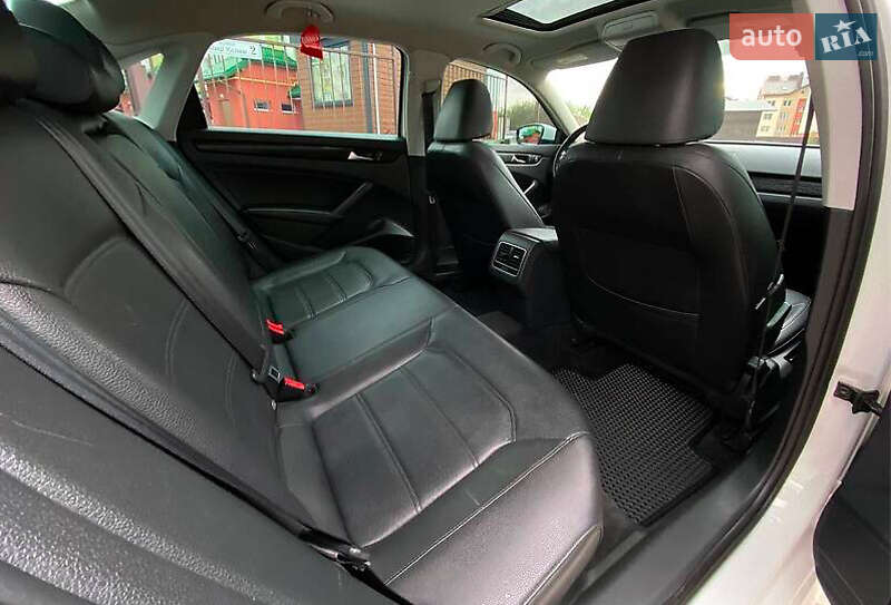 Седан Volkswagen Passat 2013 в Ивано-Франковске