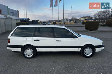 Универсал Volkswagen Passat 1989 в Виноградове