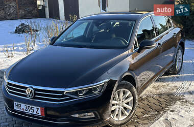 Седан Volkswagen Passat 2020 в Луцке