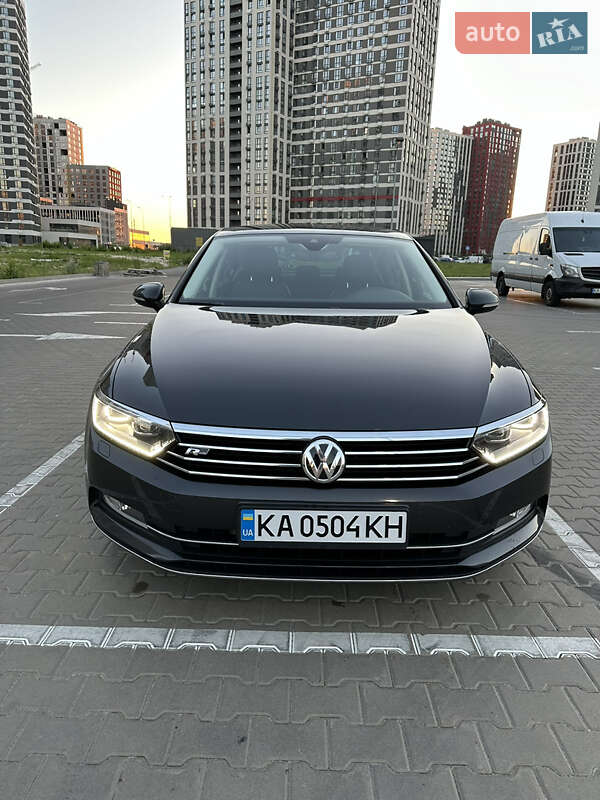 Седан Volkswagen Passat 2018 в Киеве