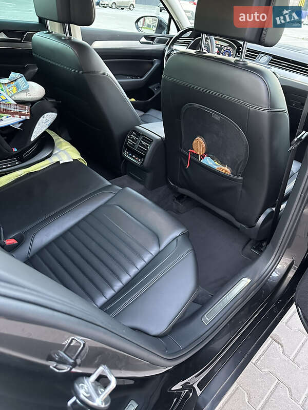 Седан Volkswagen Passat 2018 в Киеве