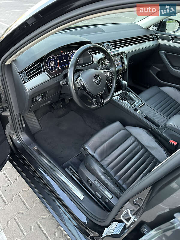 Седан Volkswagen Passat 2018 в Киеве