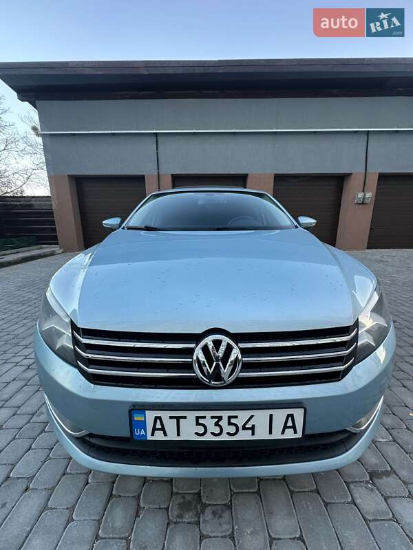 Седан Volkswagen Passat 2012 в Ивано-Франковске