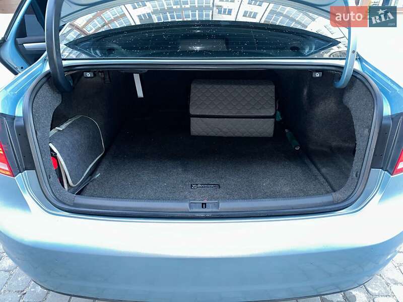 Седан Volkswagen Passat 2012 в Ивано-Франковске