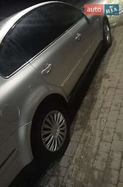 Седан Volkswagen Passat 2003 в Мервичах