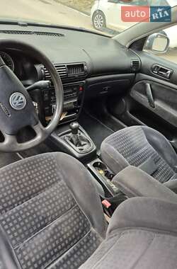 Седан Volkswagen Passat 2003 в Львове