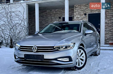 Универсал Volkswagen Passat 2019 в Киеве