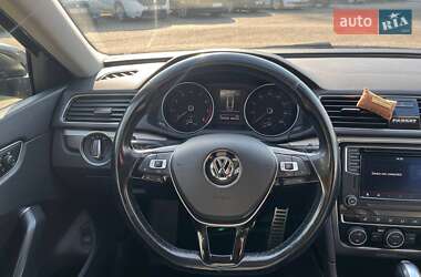 Седан Volkswagen Passat 2018 в Києві