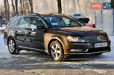 Універсал Volkswagen Passat 2012 в Дніпрі