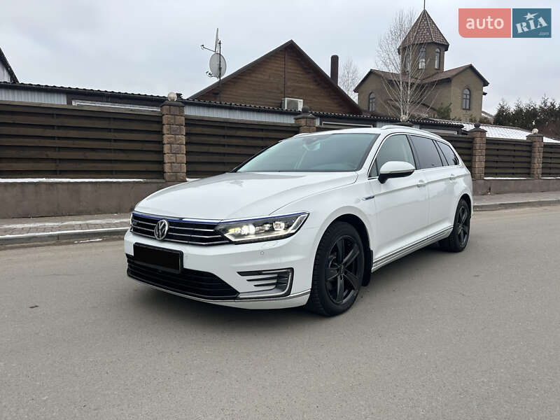 Универсал Volkswagen Passat 2016 в Житомире