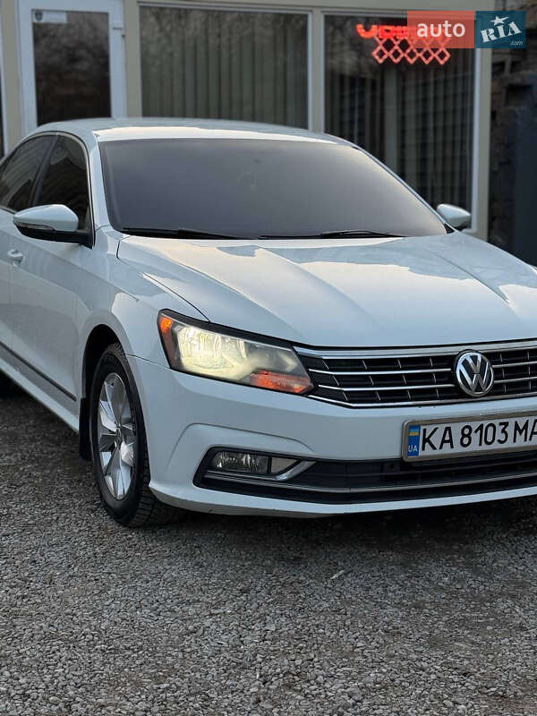 Седан Volkswagen Passat 2016 в Одессе