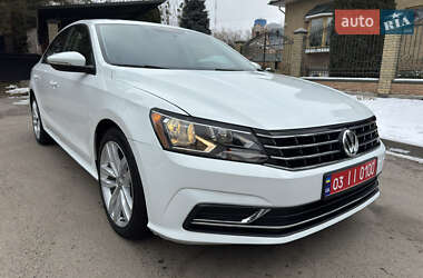 Седан Volkswagen Passat 2018 в Києві