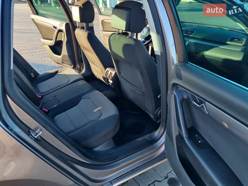 Універсал Volkswagen Passat 2011 в Луцьку