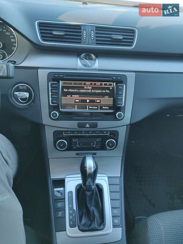 Універсал Volkswagen Passat 2011 в Луцьку