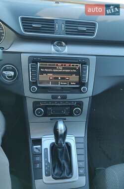 Универсал Volkswagen Passat 2011 в 