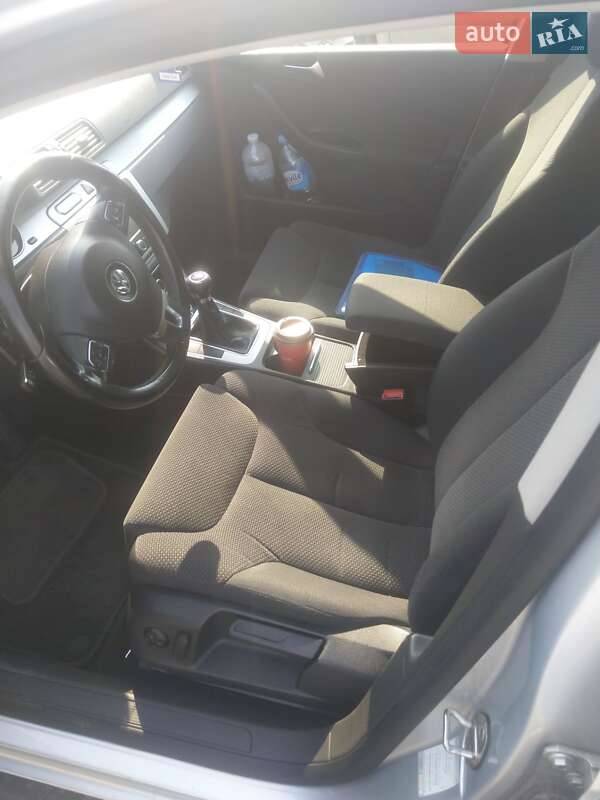 Універсал Volkswagen Passat 2010 в Чернівцях