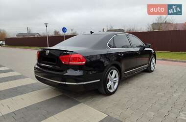 Седан Volkswagen Passat 2014 в Ивано-Франковске