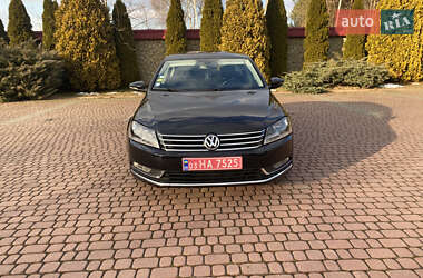 Седан Volkswagen Passat 2014 в Львове