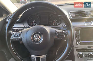 Седан Volkswagen Passat 2014 в Львове