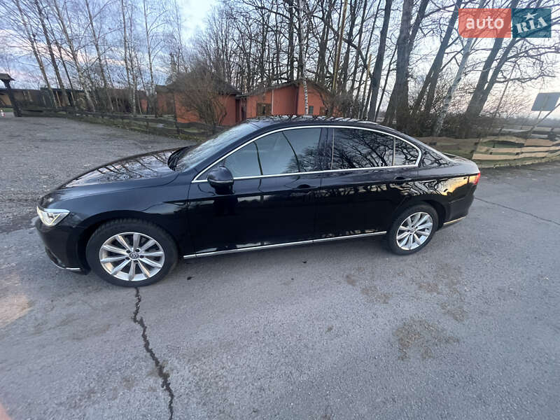 Седан Volkswagen Passat 2015 в Виноградові