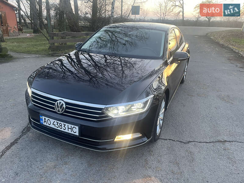 Седан Volkswagen Passat 2015 в Виноградові