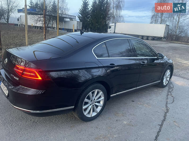 Седан Volkswagen Passat 2015 в Виноградові