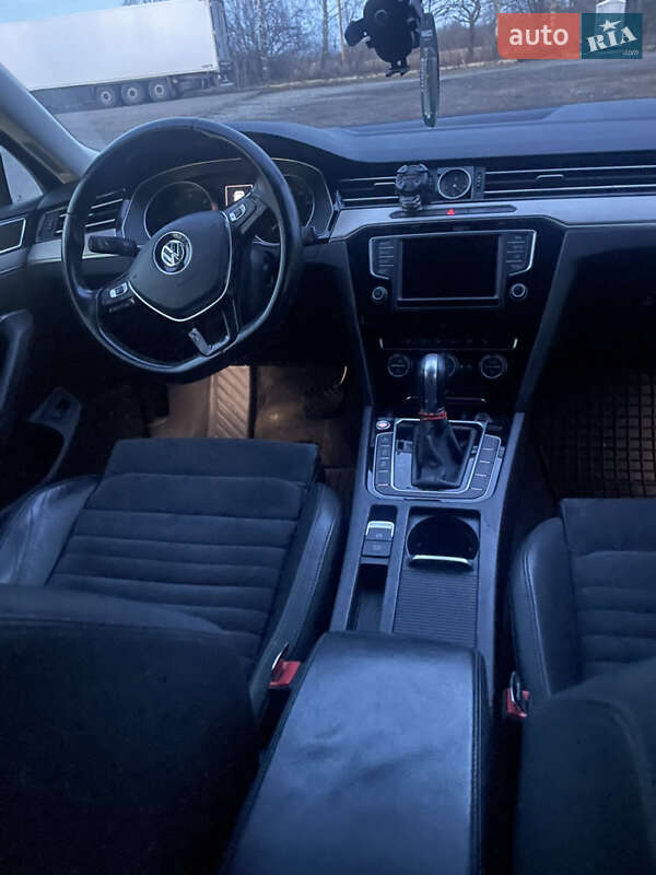 Седан Volkswagen Passat 2015 в Виноградові