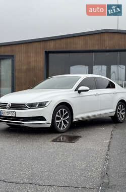 Седан Volkswagen Passat 2016 в Киеве