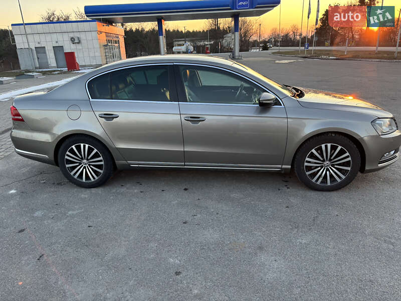 Седан Volkswagen Passat 2013 в Радехові