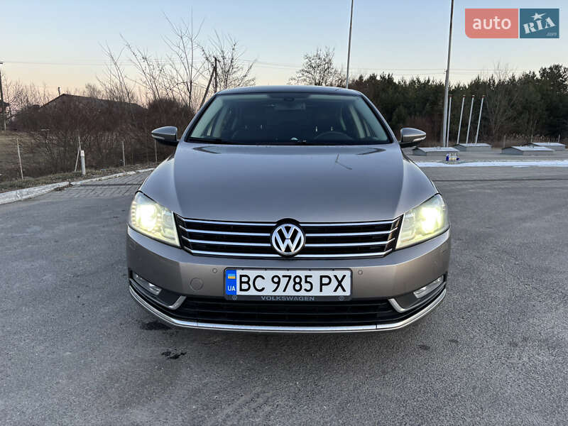 Седан Volkswagen Passat 2013 в Радехові