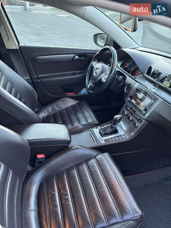 Седан Volkswagen Passat 2013 в Радехові