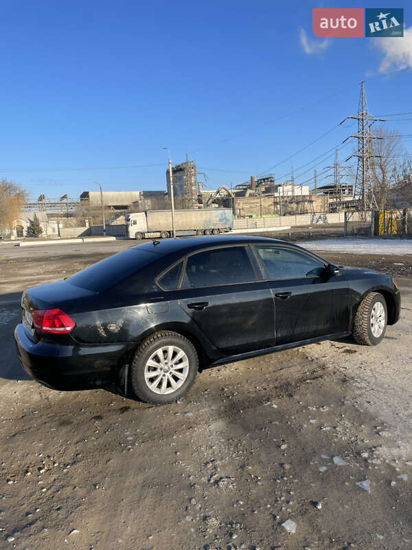 Седан Volkswagen Passat 2012 в Ровно