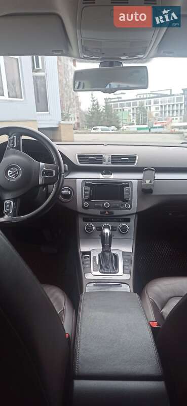Універсал Volkswagen Passat 2014 в Івано-Франківську