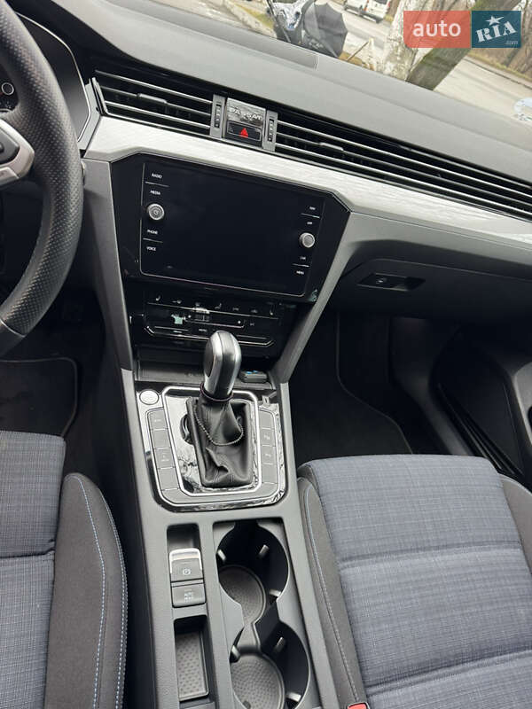 Универсал Volkswagen Passat 2022 в Киеве фото 11 Универсал Volkswagen Passat 2022 в Киеве