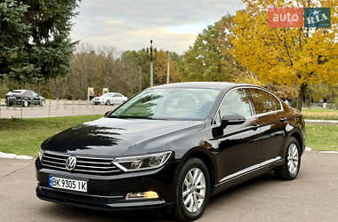 Седан Volkswagen Passat 2017 в Ровно