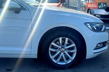 Седан Volkswagen Passat 2017 в Киеве