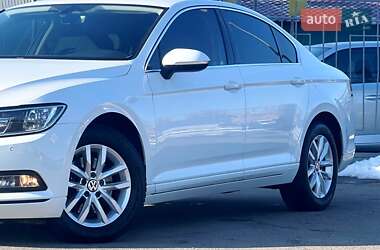 Седан Volkswagen Passat 2017 в Киеве