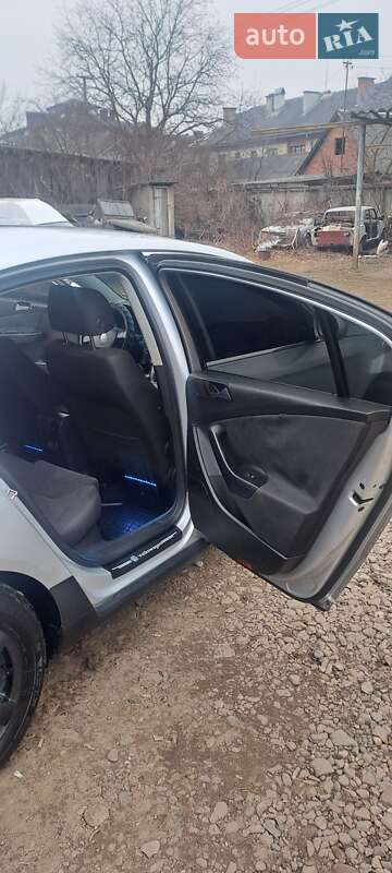 Седан Volkswagen Passat 2005 в Хусті