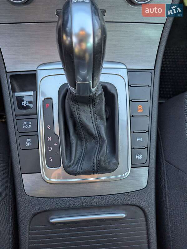 Универсал Volkswagen Passat 2013 в Ровно