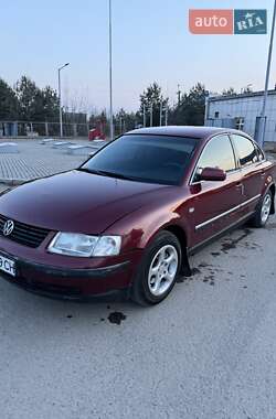 Седан Volkswagen Passat 1998 в Львові