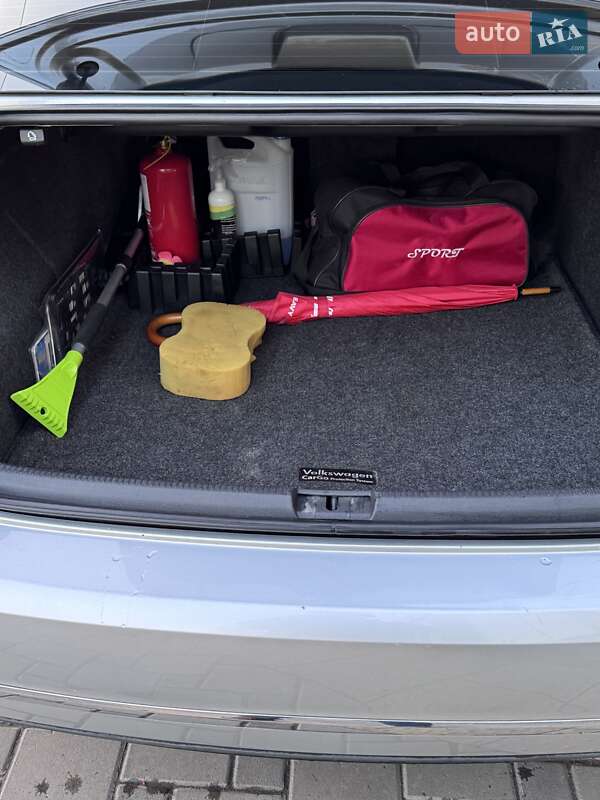 Седан Volkswagen Passat 2012 в Киеве