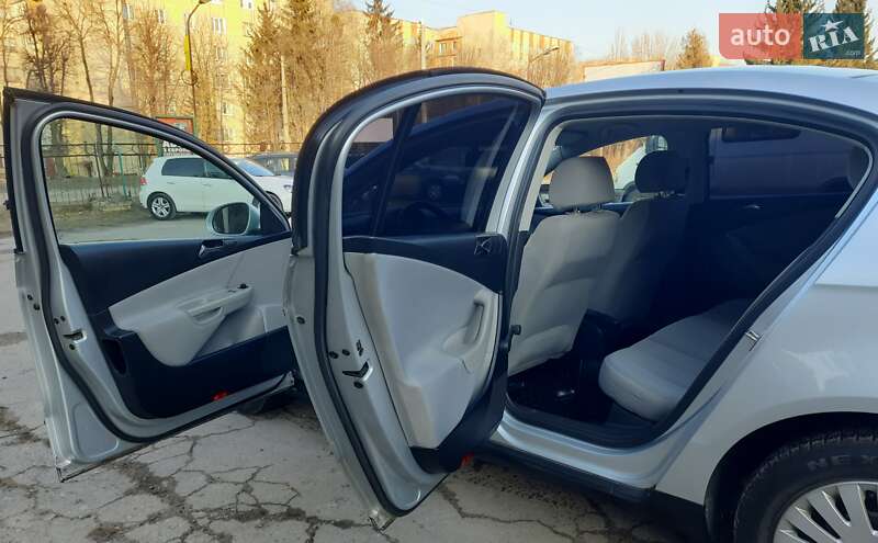 Седан Volkswagen Passat 2005 в Хмельницком