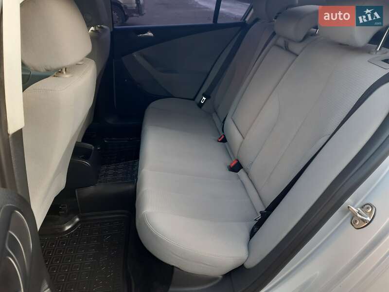 Седан Volkswagen Passat 2005 в Хмельницком