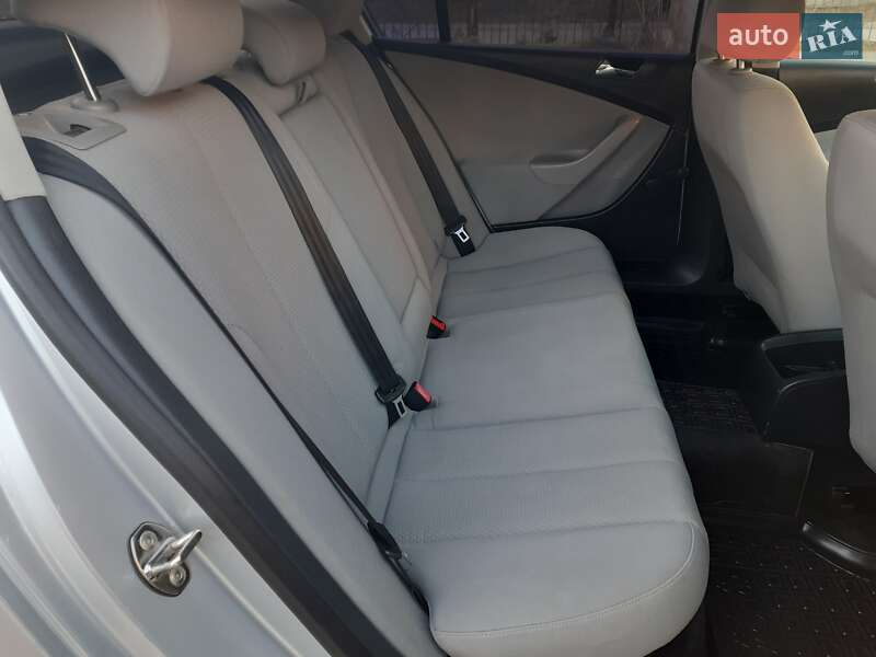 Седан Volkswagen Passat 2005 в Хмельницком
