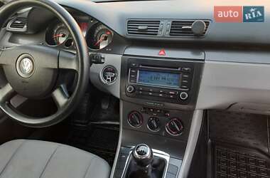 Седан Volkswagen Passat 2005 в 
