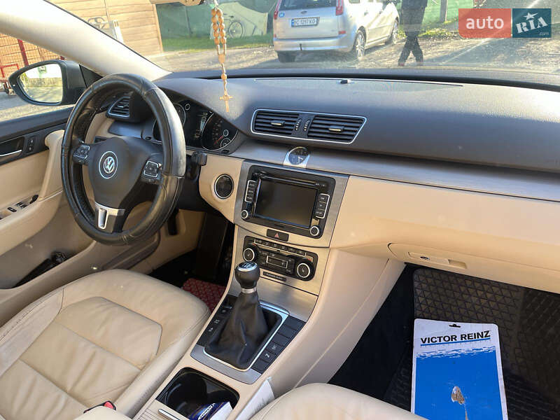 Универсал Volkswagen Passat 2011 в Стрые