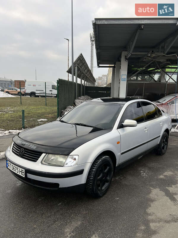 Седан Volkswagen Passat 1997 в Киеве