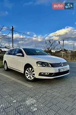 Універсал Volkswagen Passat 2012 в Львові