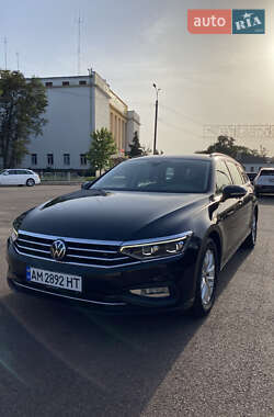 Универсал Volkswagen Passat 2021 в Коростене